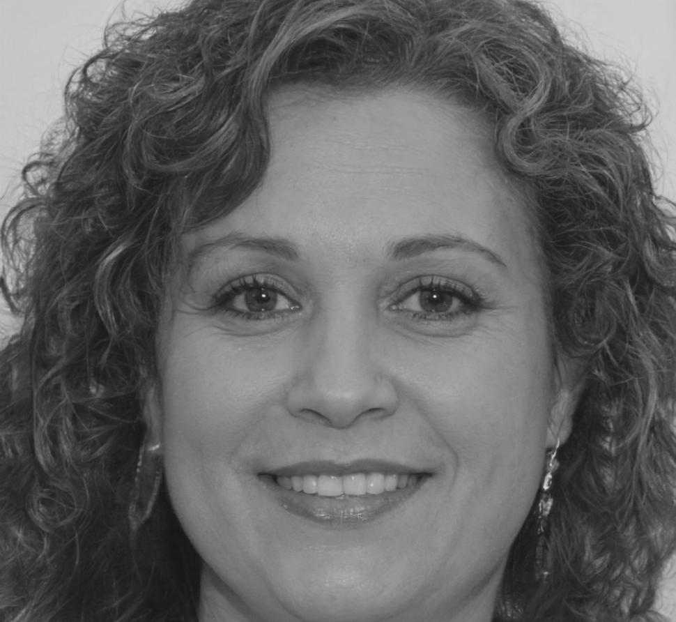 Retrato profesional de coordinadora académica